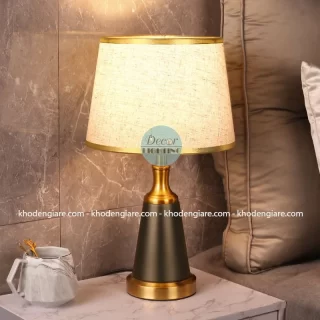 Đèn bàn hiện đại thân kim loại mạ vàng DC897