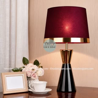Đèn bàn gốm sứ phối viền mạ vàng sang trọng DCB079